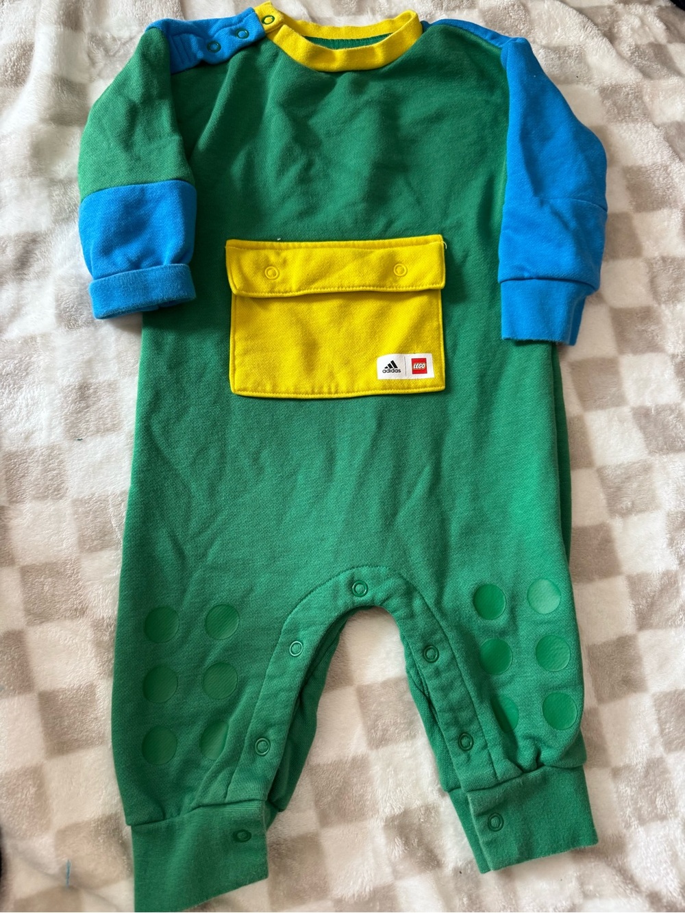 Adidas Lego Limited Edition
Onesie 6-9m